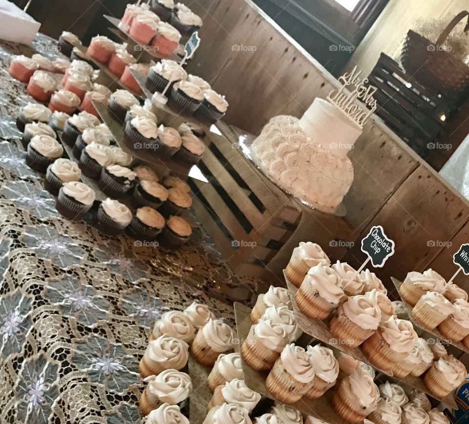 Wedding cake & Cupcakes 