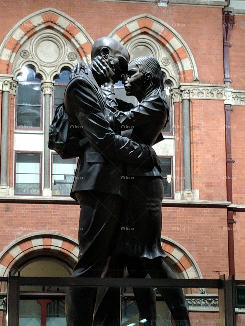 Statue at London Train station