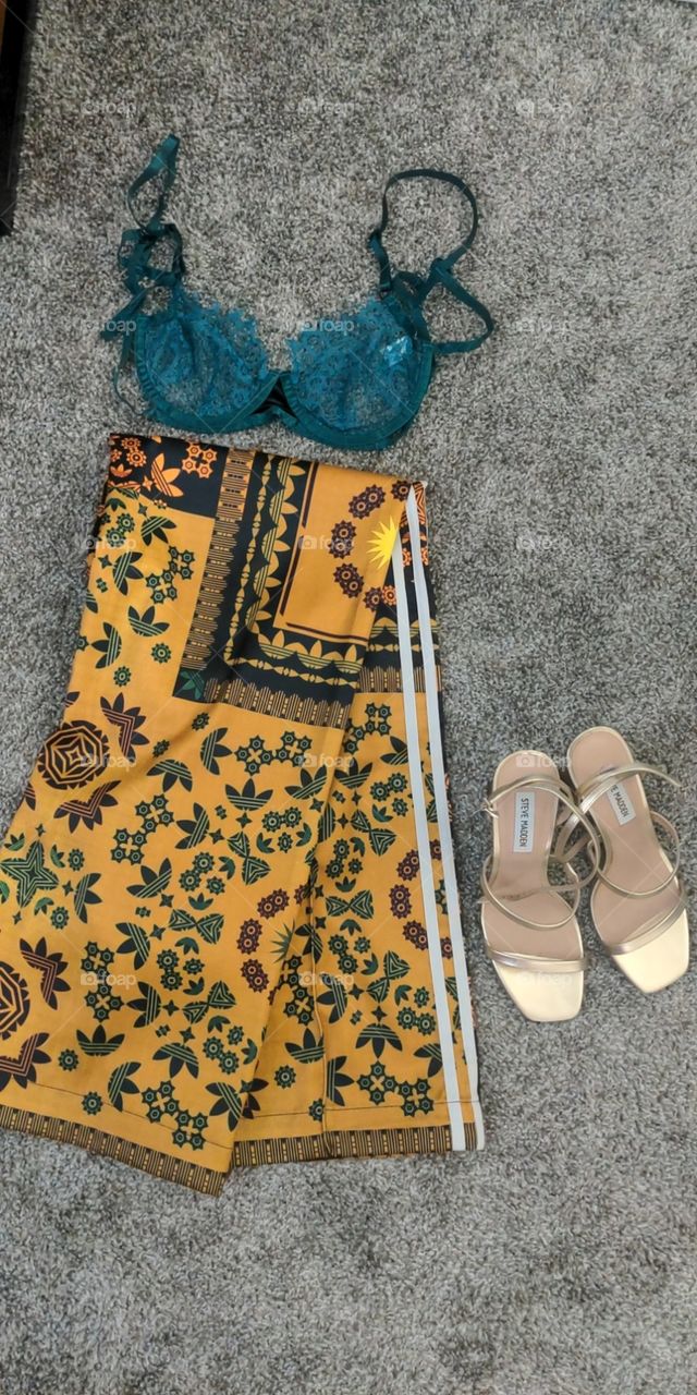 Styling Yara Shahidi's Adidas pants