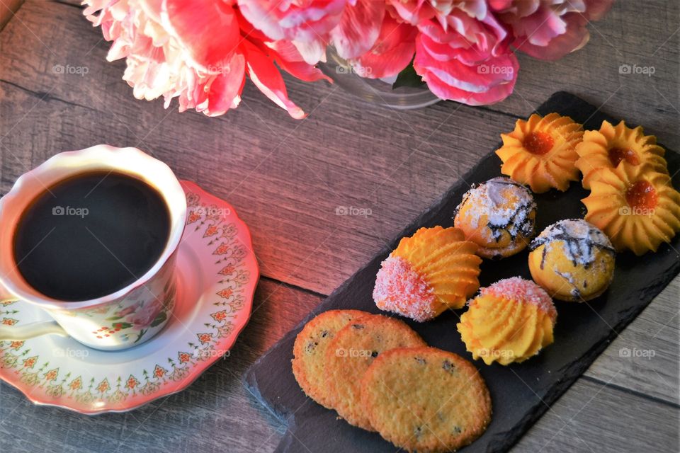 Coffee break with cookies 