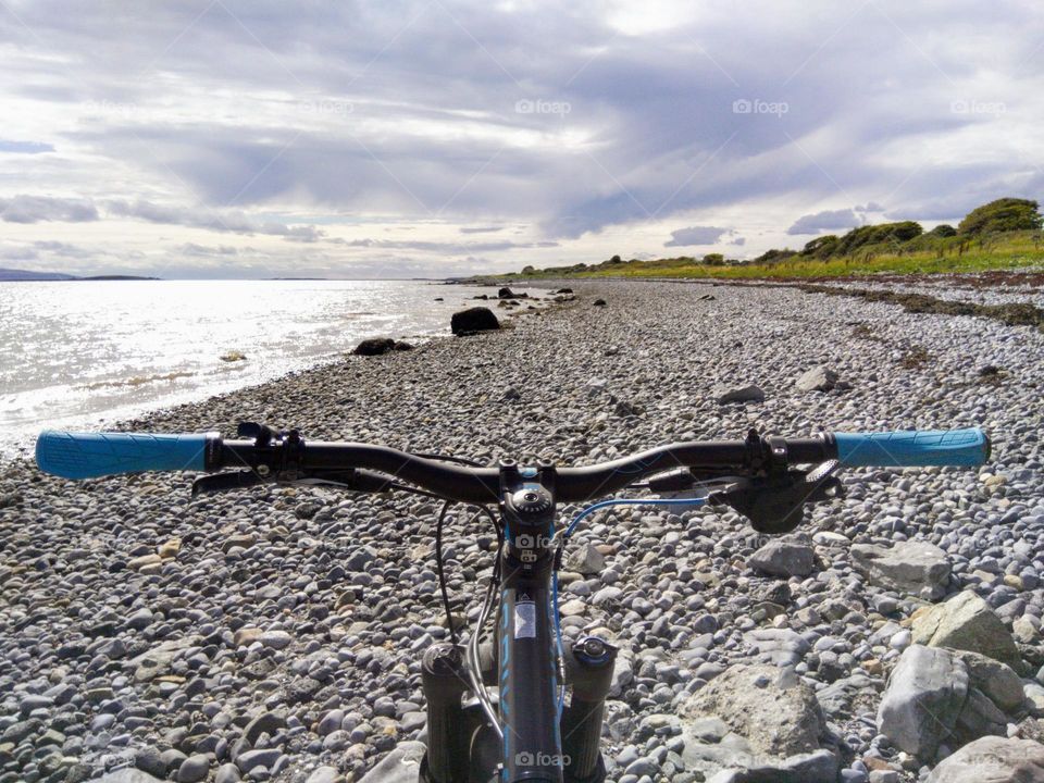 One lone bicycle