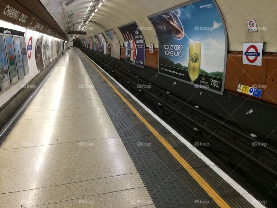London Underground station . London tube train 