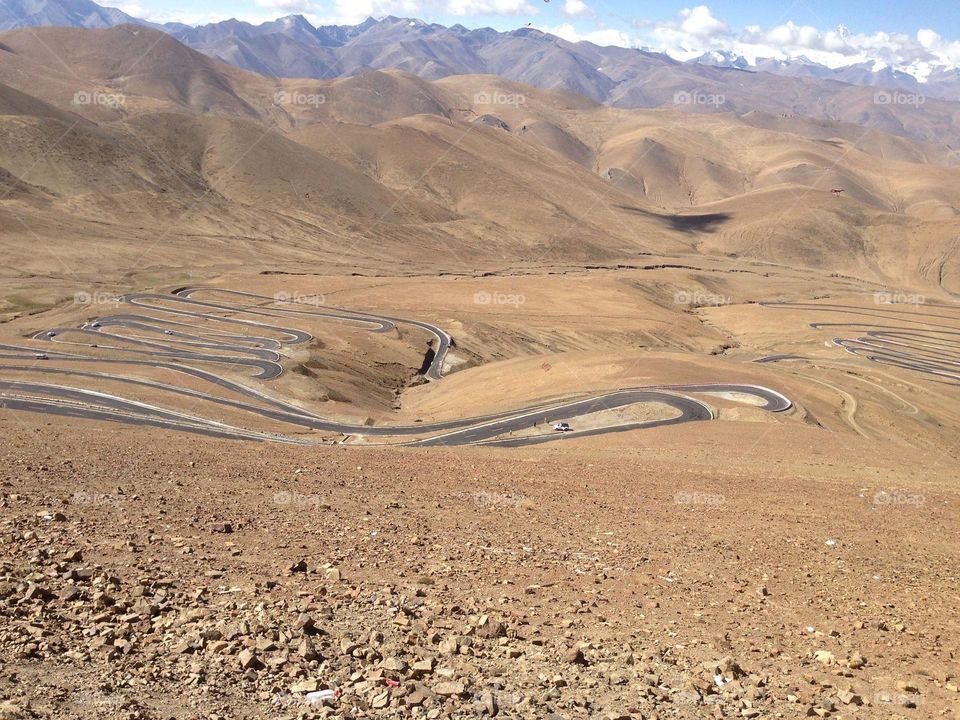 Sharp curve roads in Tibet