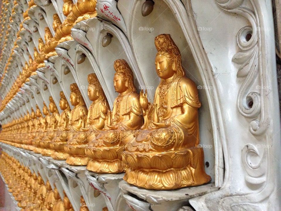 A Thousand Buddhas