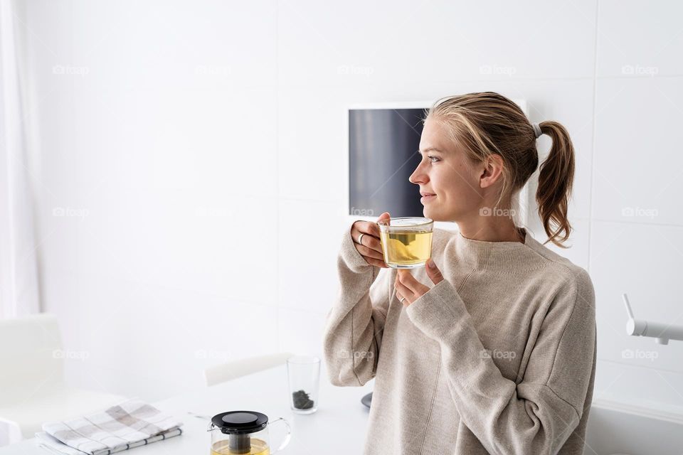 woman drink green tea