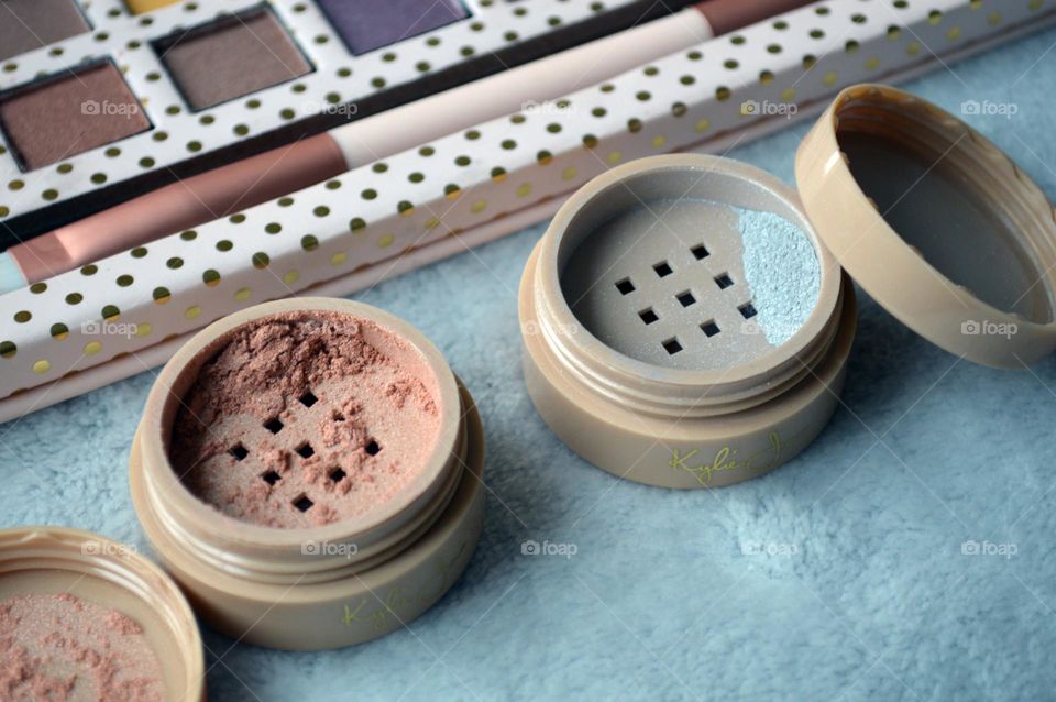 Decorative makeup for face, for bright makeup, eyeshadow palette with multi-colored colors and makeup stick, highlighter for glowing skin, girls and women's makeup