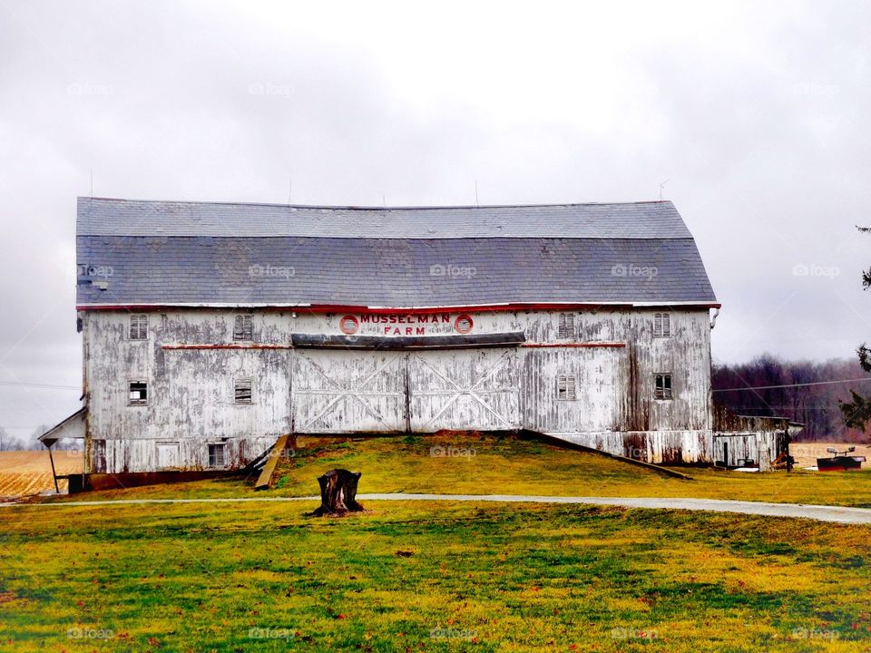Rustic old Indiana barn on a farm 