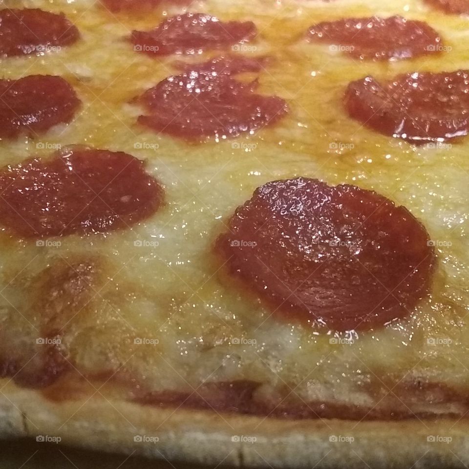 homemade gluten free pepperoni pizza