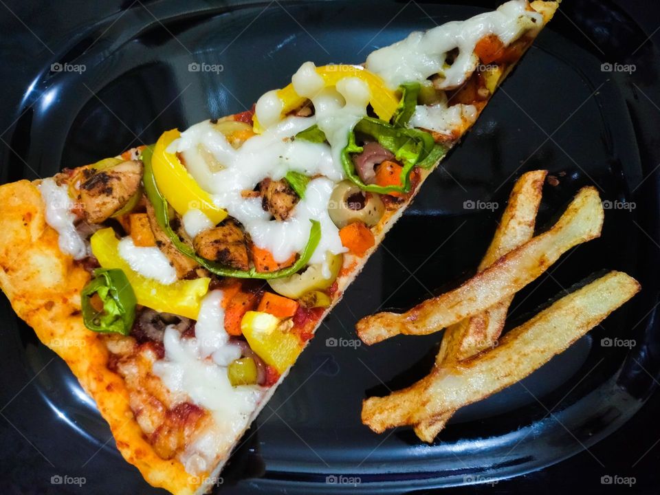 triangular slice of 🍕