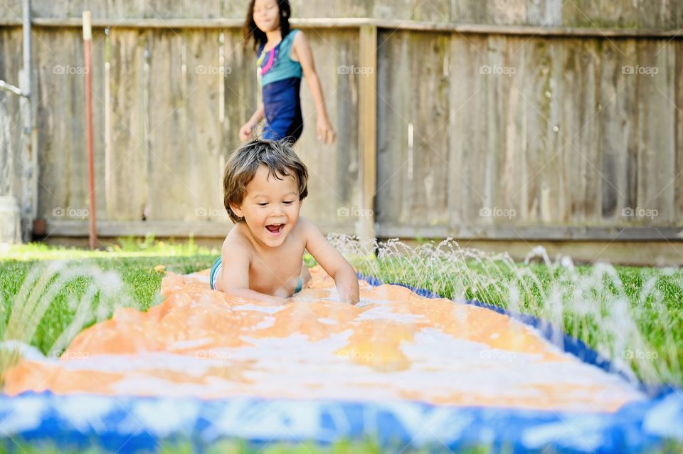 Buddy loves water slides in the backyard with big sissy, it's so much fun to play with water 💦 