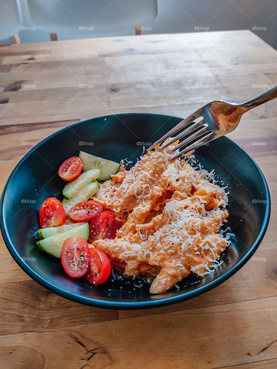 Paprika pasta with salad