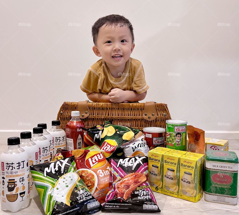 Snacks and titbits from all around the world 