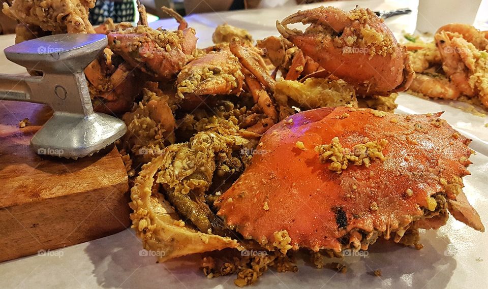 boiling crabs with garlic