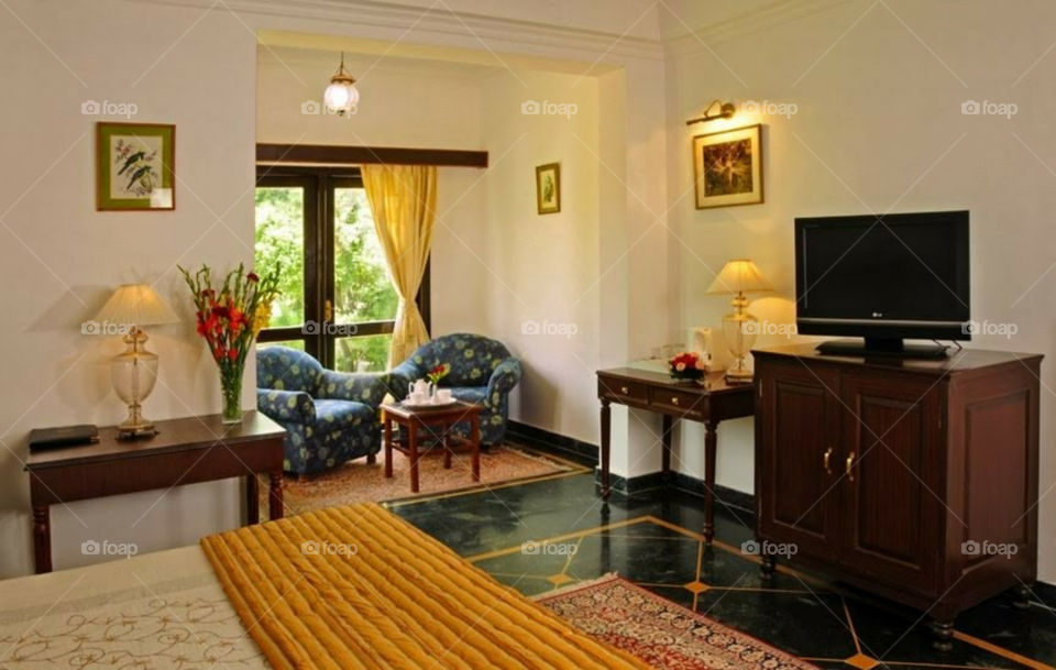 Small living room chairs can spice up your decor and help you enjoy being in your living room. Your choice of chair style reflects your personality, and picking the right chair is important because, depending on your cost, it is likely to stay with y