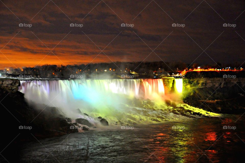 Niagara Falls by night.