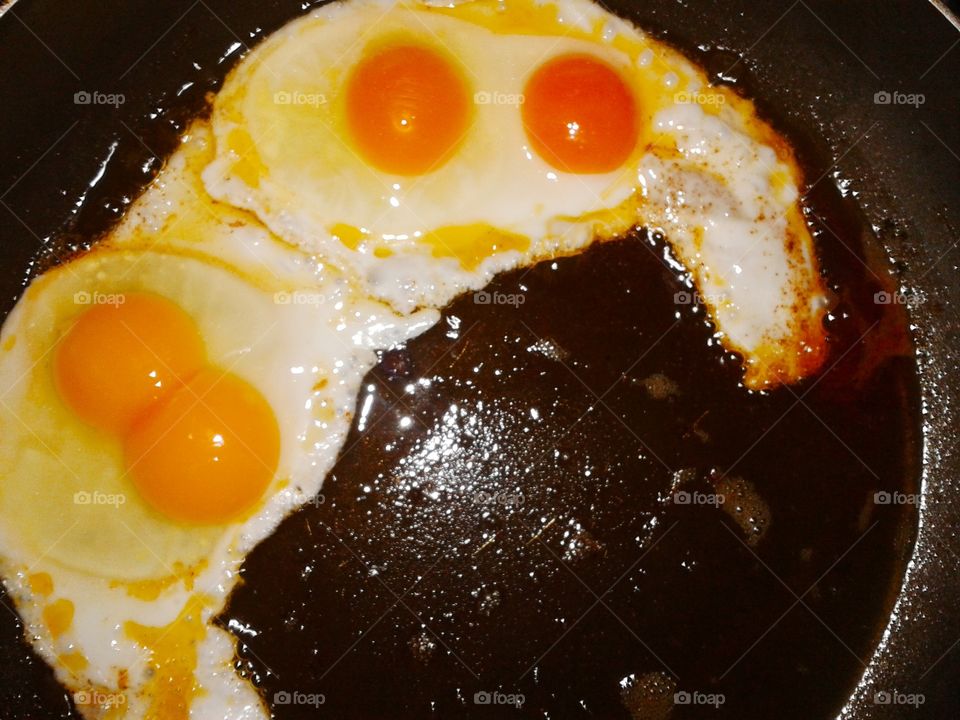 Interesting ... two eggs, four yolk... but the tastes is wonderful