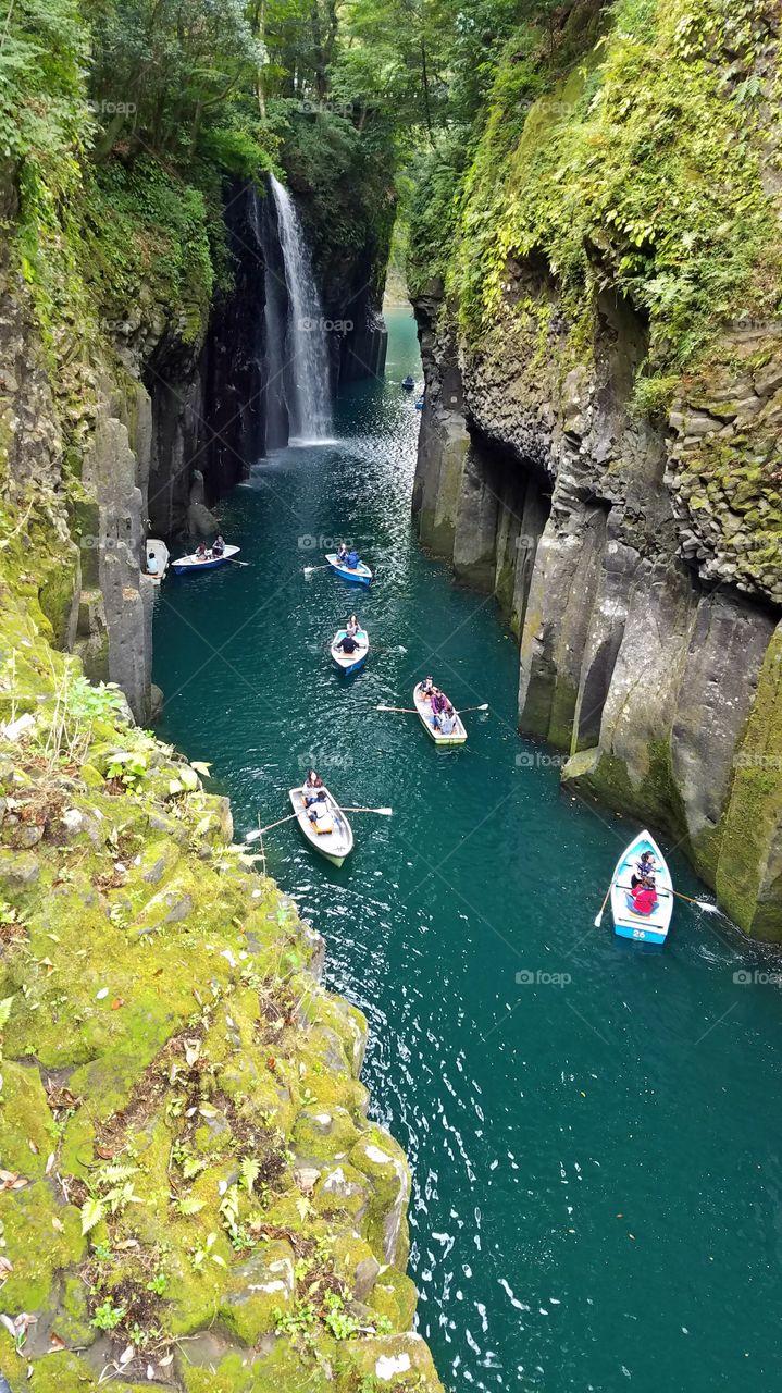 Boating on the river gorge