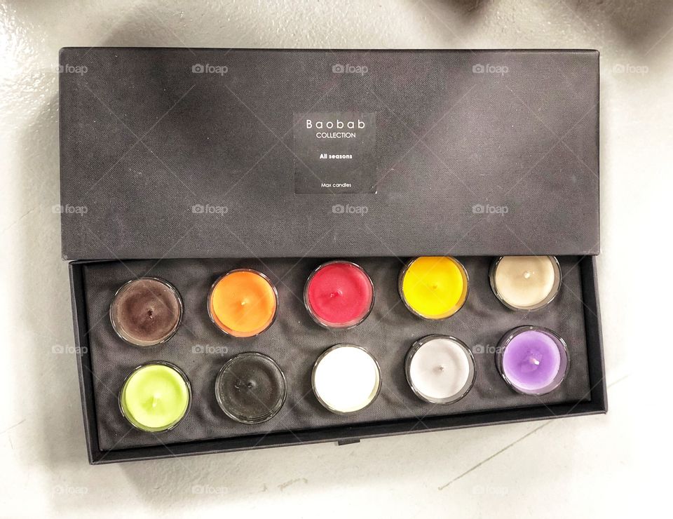 Candles with different colors 