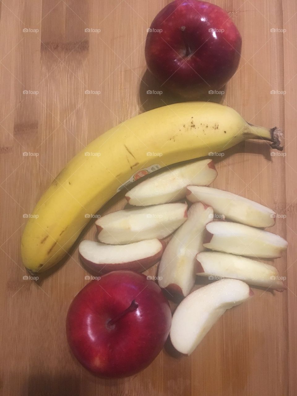 I want to eat apples and bananas 
