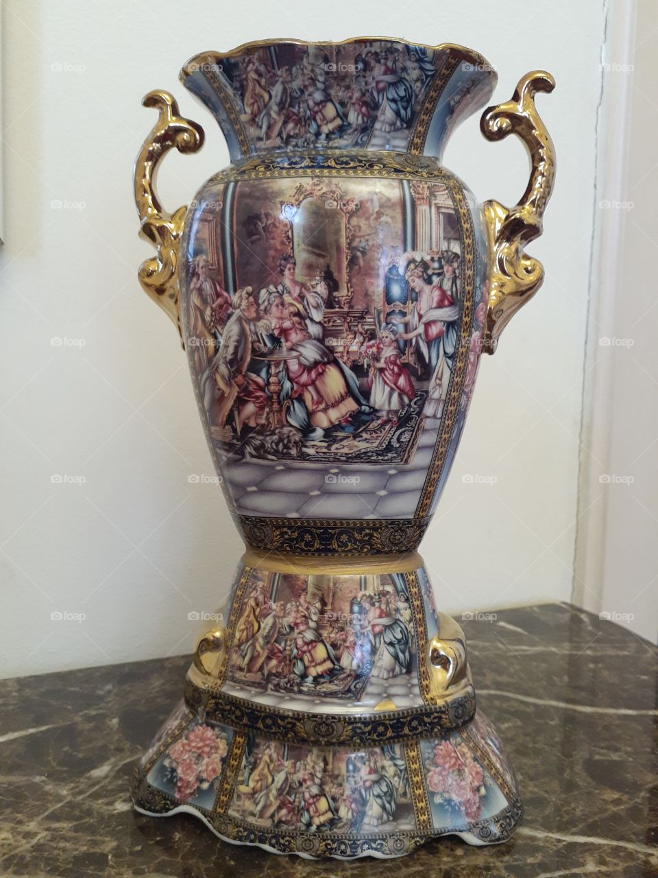 jarro sobre mármore