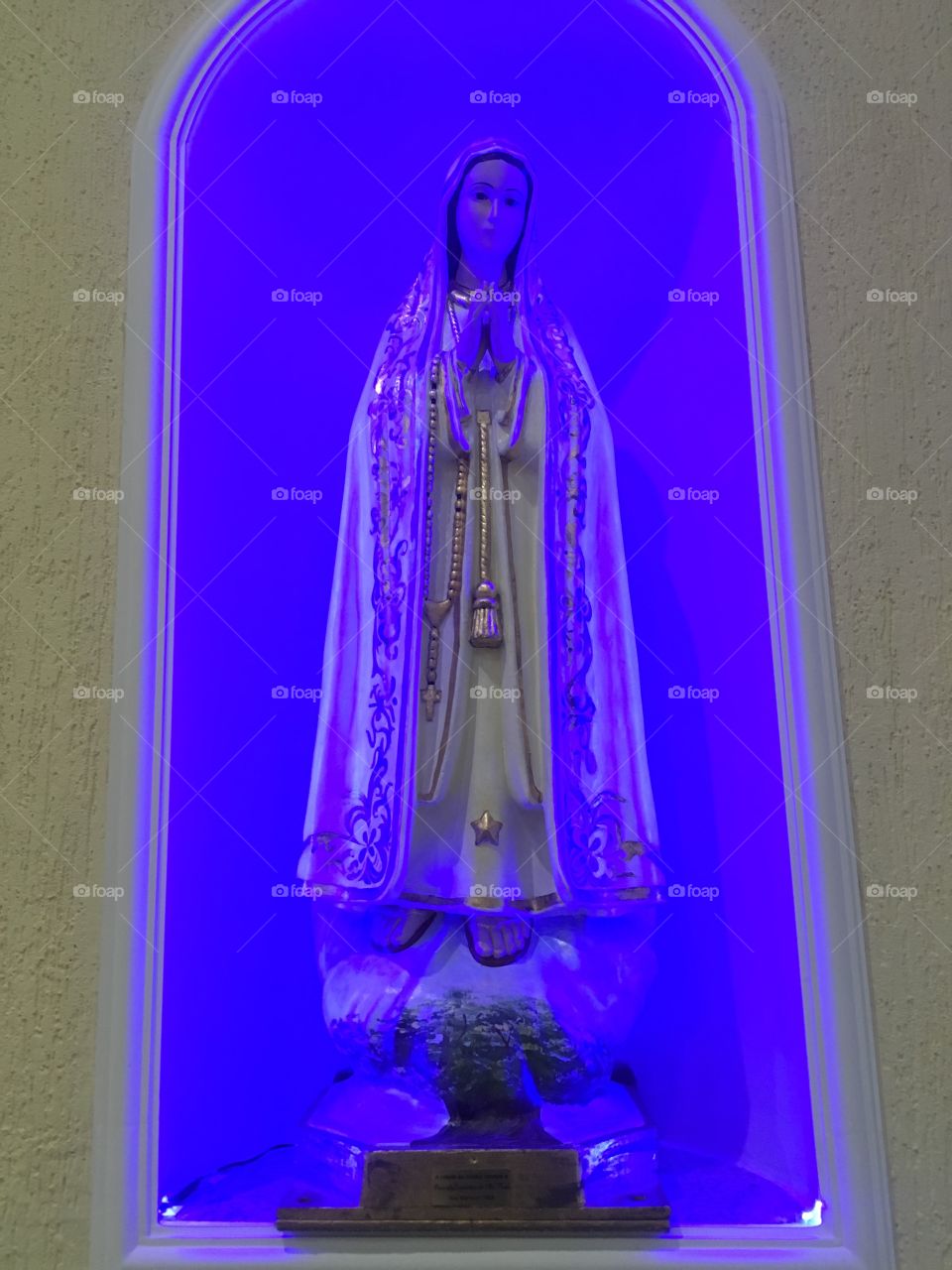 Ó Maria sem pecado concebida, rogai por nós que recorremos a vós. Interceda a seu filho Jesus, ó Mãe querida. Amém. 