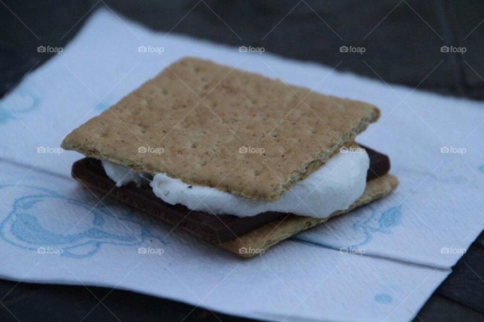 S'more campfire