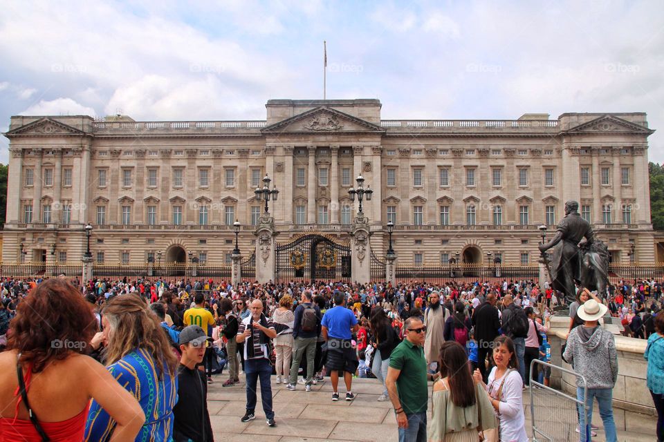 Crowd waits and photographs Buckingham Palace