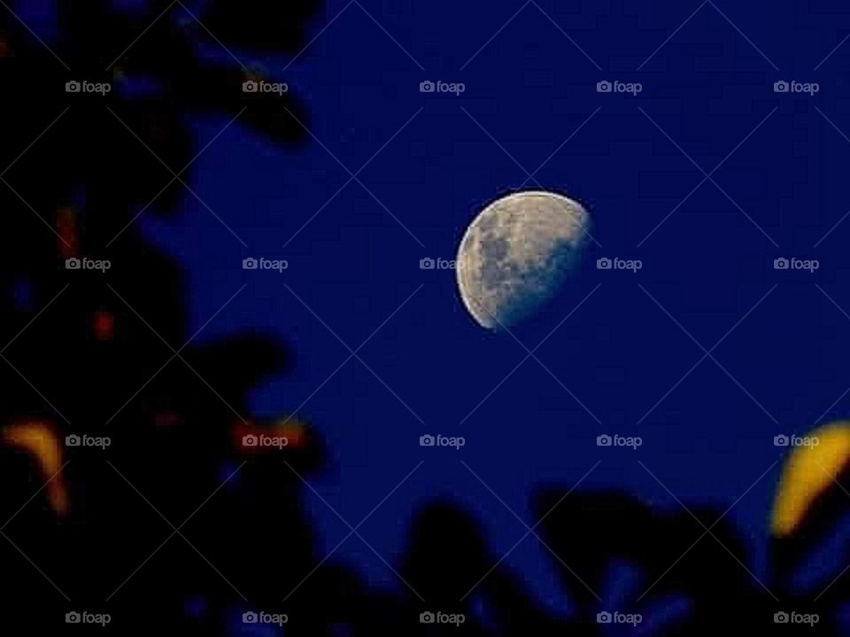 lua na céu  azul