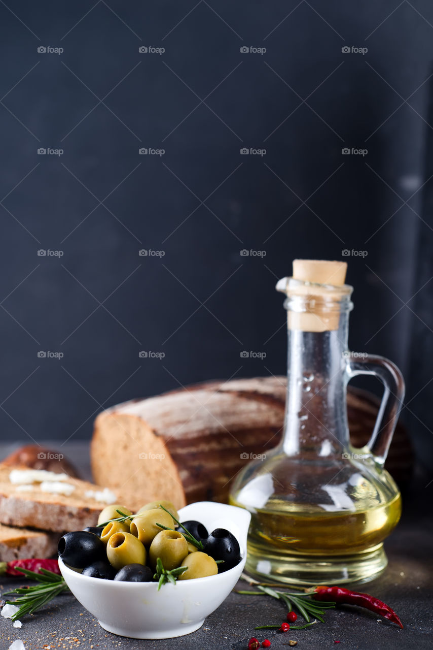 Bread, oil and olive