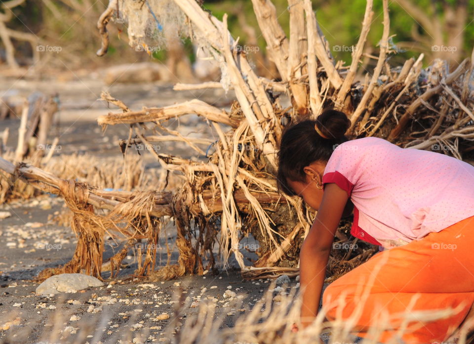 Writing and to do well sand for building still be one hobby to the visitor at the beach. The female of child interest to do it with speaking in herself about some story which just he understand of.