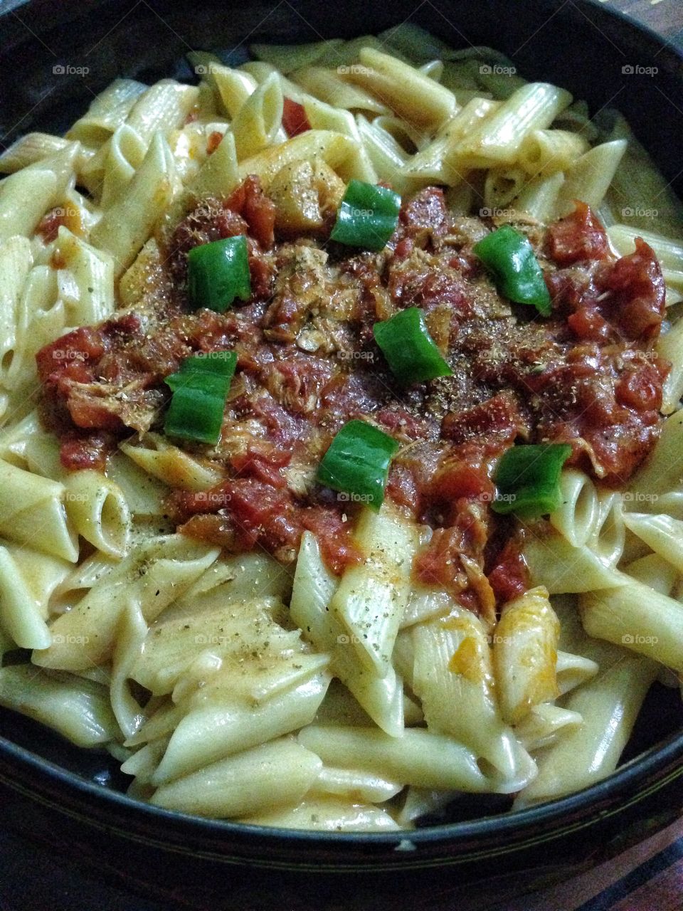 Pasta with tomato sauce and tuna