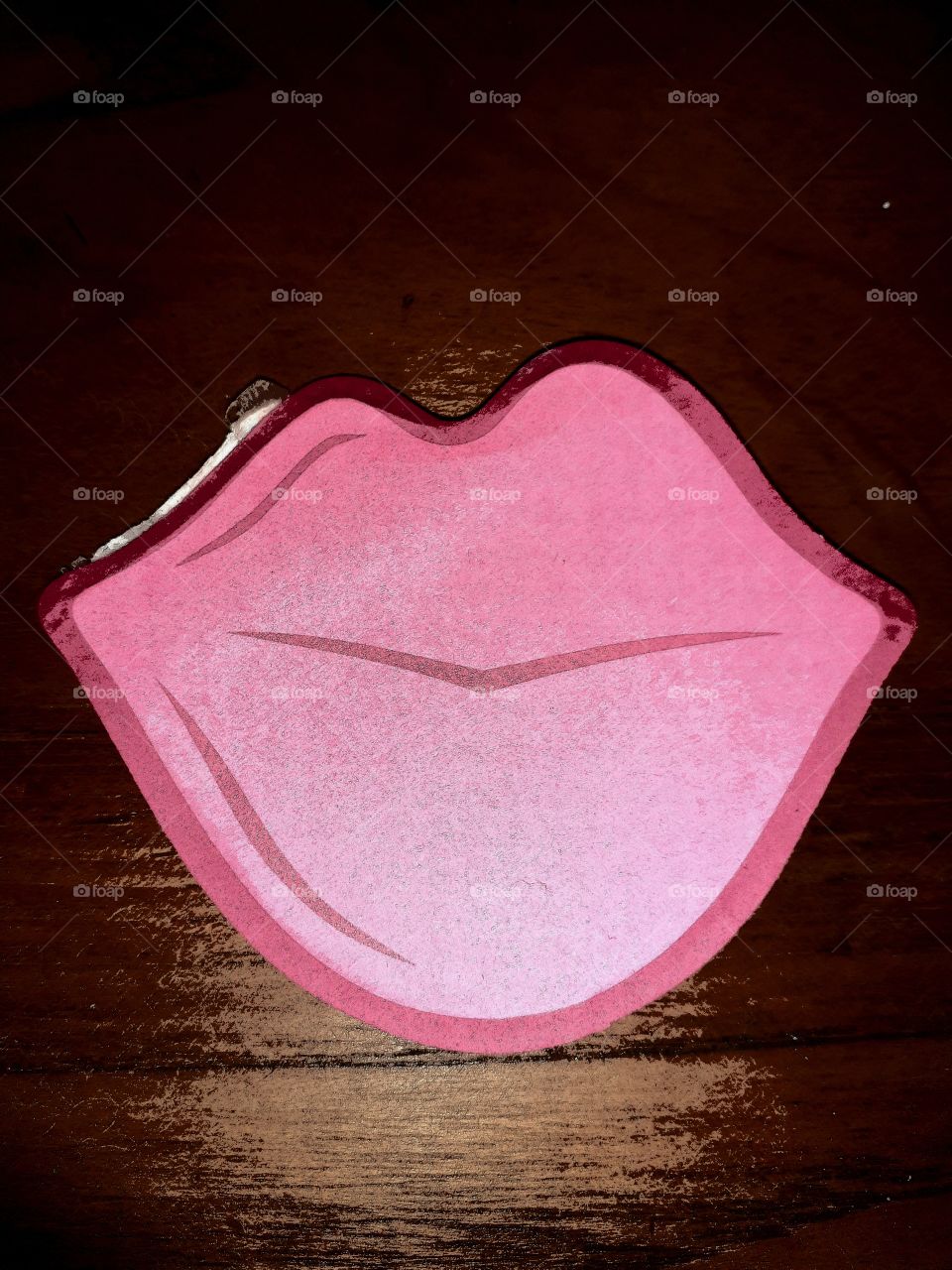 Note papers in the shape of lips