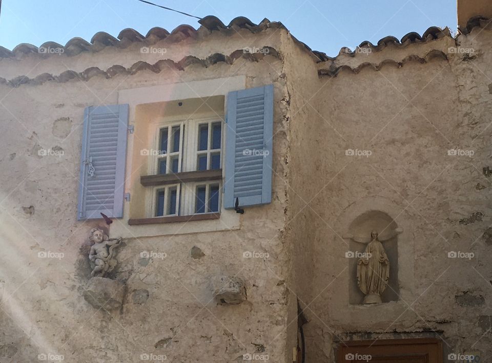 Détail on old house from village in Provence