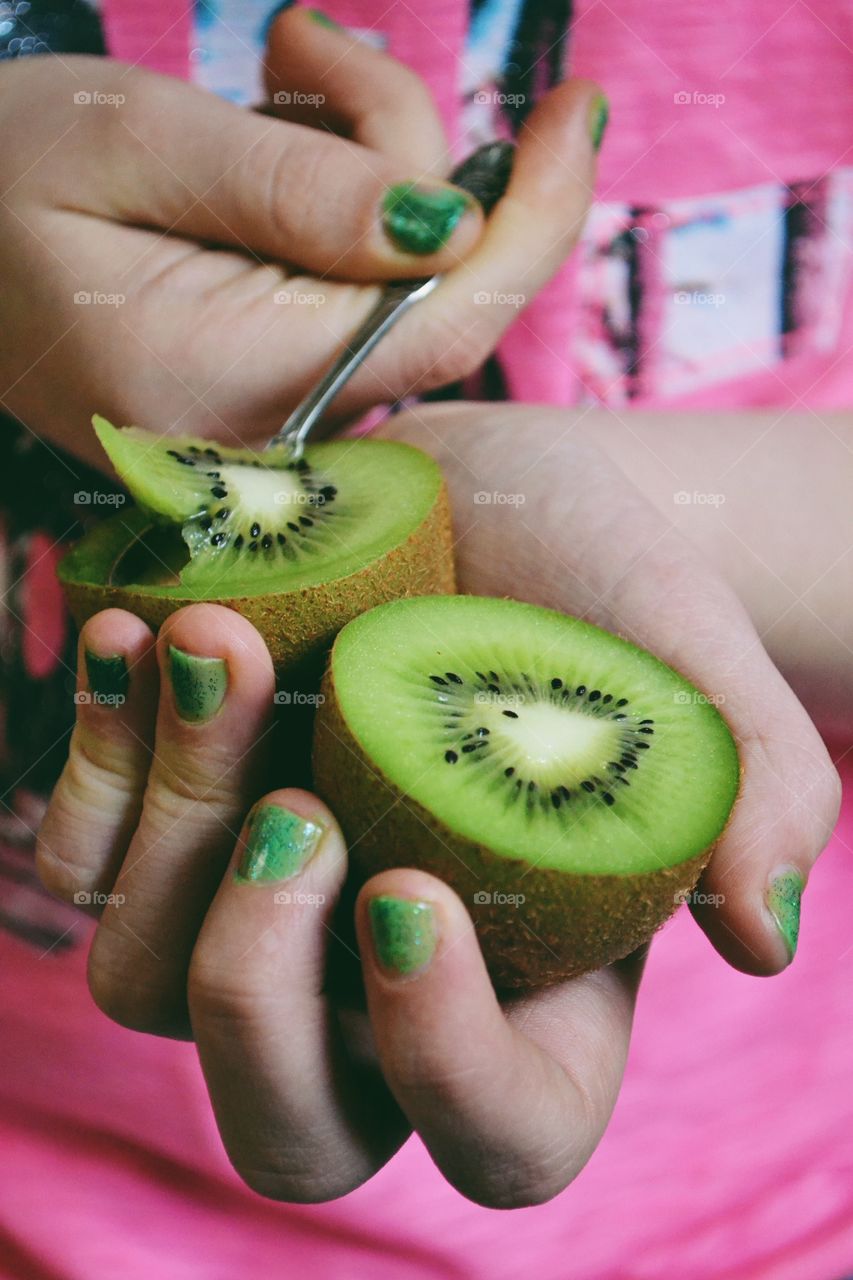 Eating kiwi