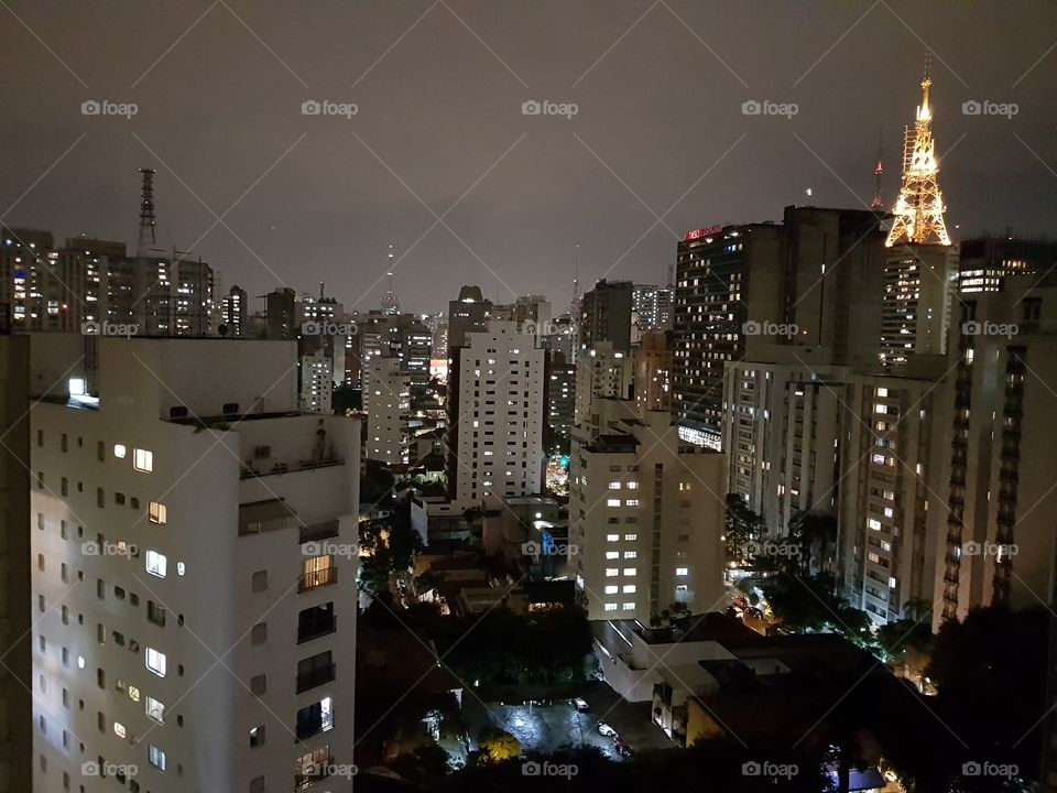 vista urbana noturna São Paulo Brasil