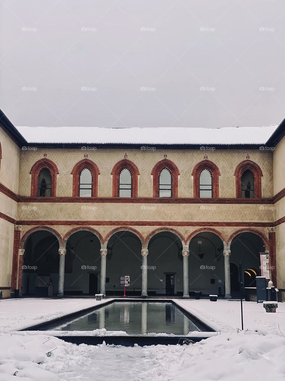 Symmetry and snow in Milan