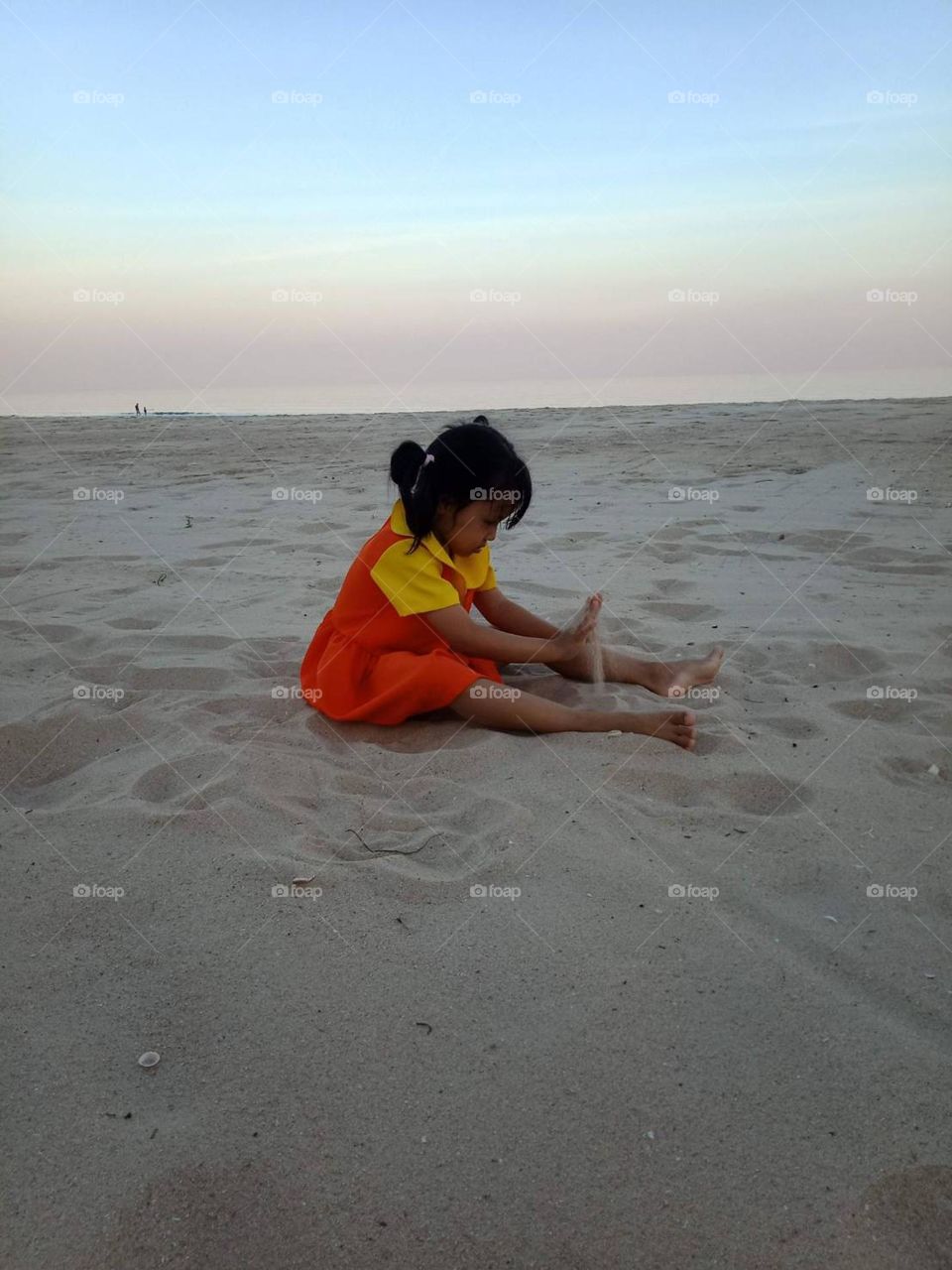 Sand play kid