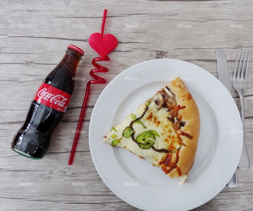 Lunch pizza and coke 