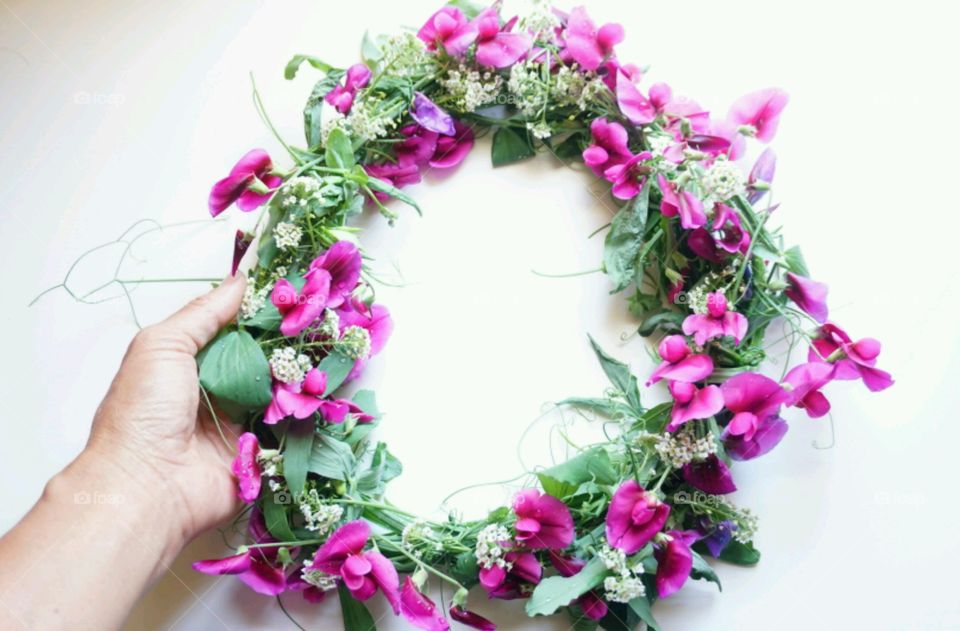 Flower crown - snowpea flower with w2snow white flowers