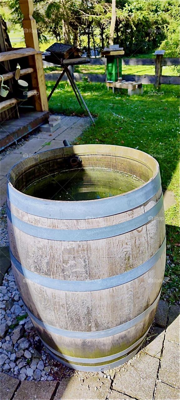 This iconic large wooden water barrel is found outside the guesthouse in „Bayerischzell“, a small but popular township near the Alps in „Bavaria“, Germany. 2024. Hypnotic Productions