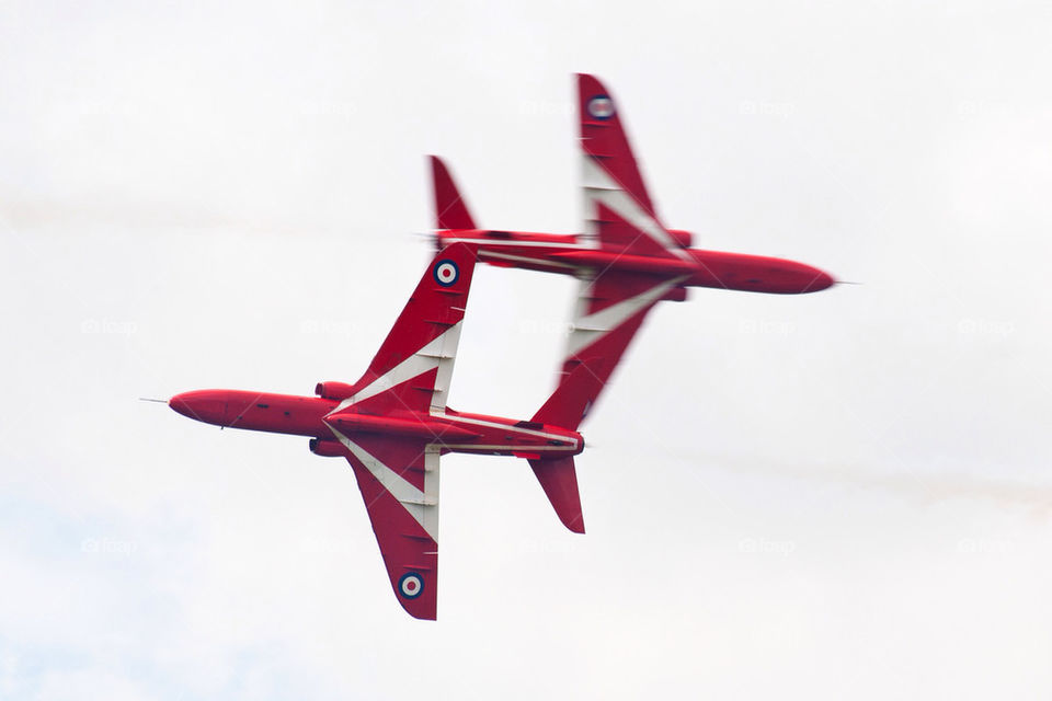 close red white air by marcografo