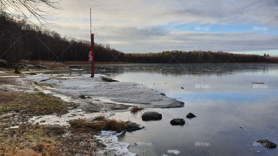 Frozen lake ice reflection winter - Härlanda tjärn Sverige vinter is kallt spegling 