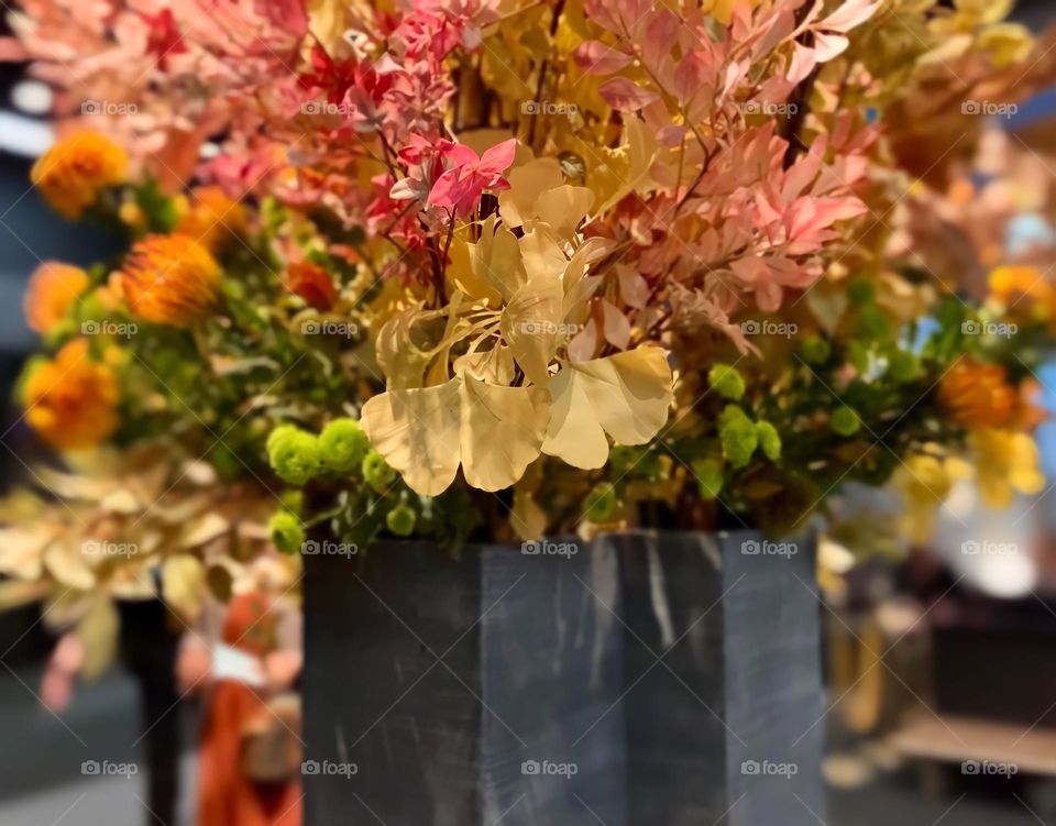 hotel lobby flower arrangement 