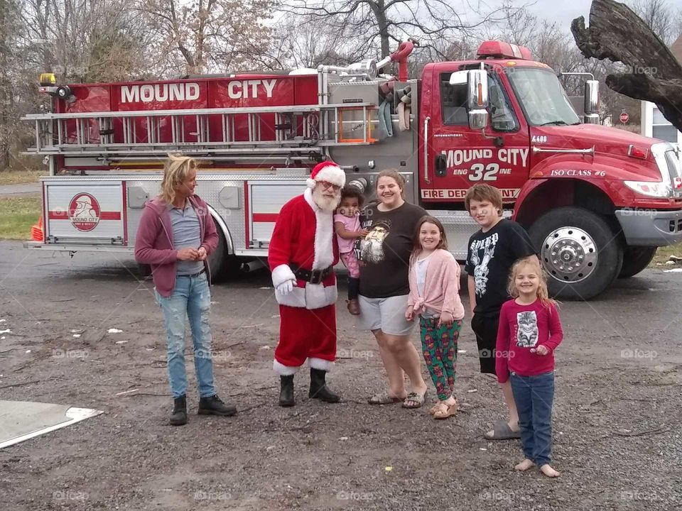 santa came an pay a visit to mound City