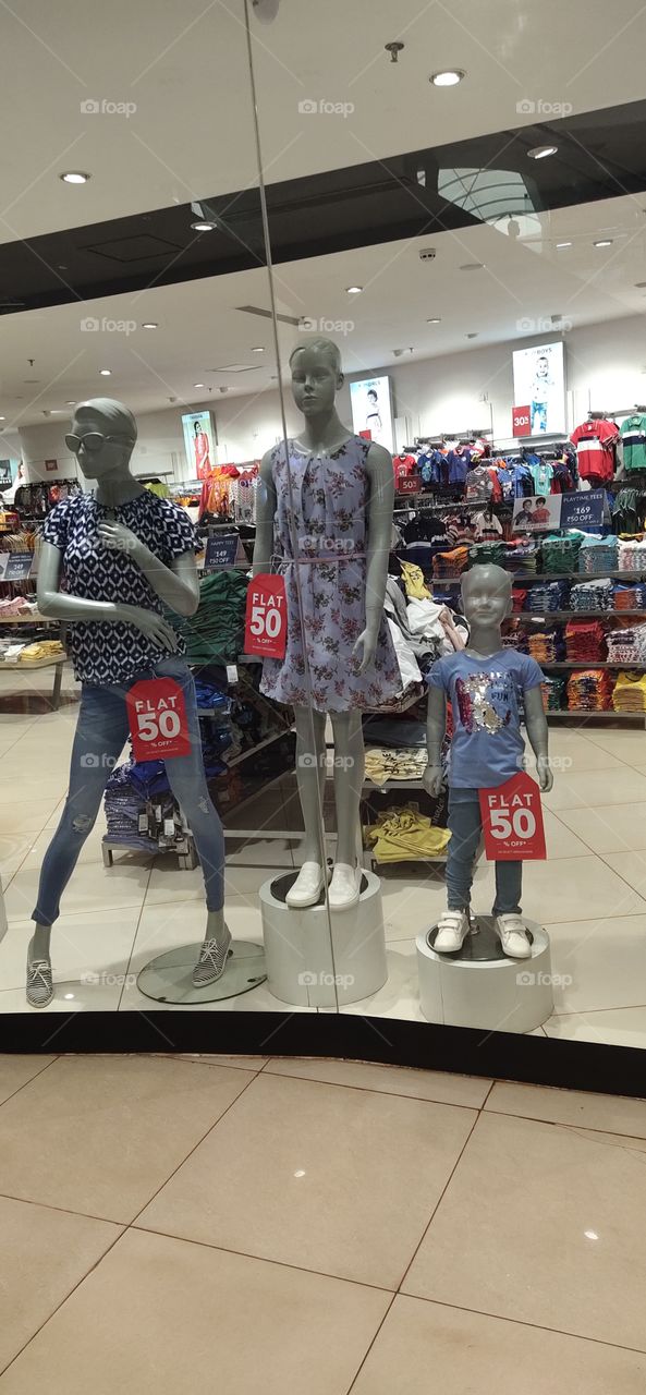 mannequins at max