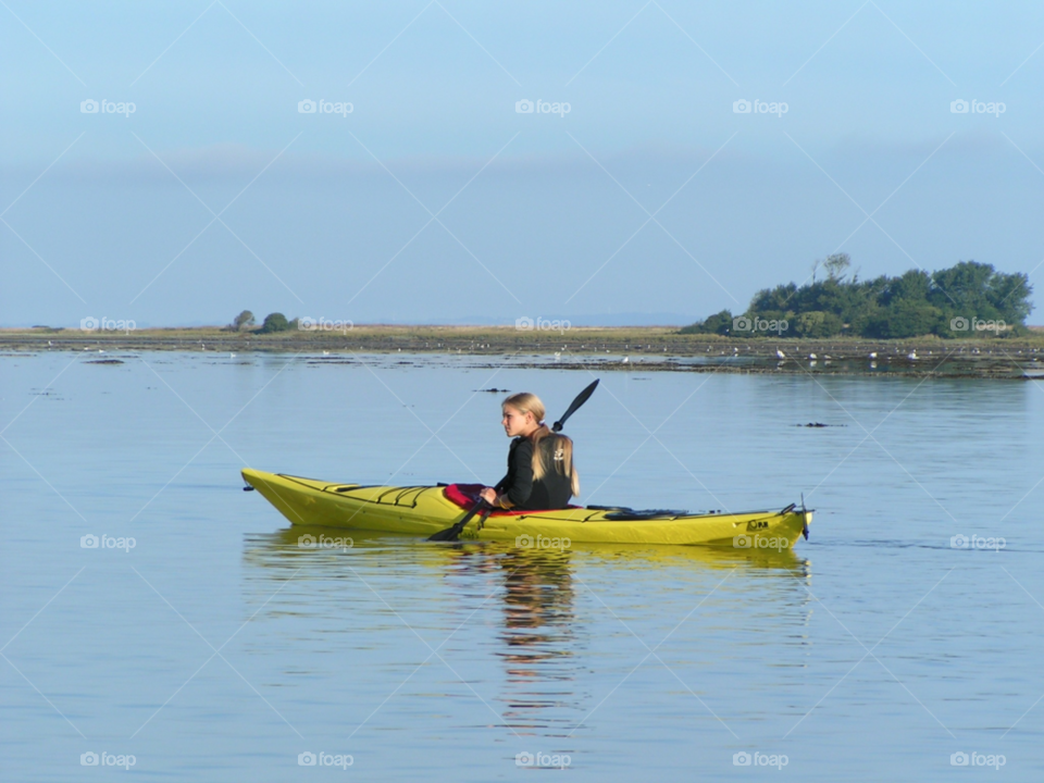 girl paddle seakayak bogense by salsa