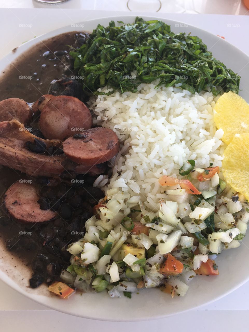 Hora da tradicional #feijoada!
🍽
Até mais, dona dieta!