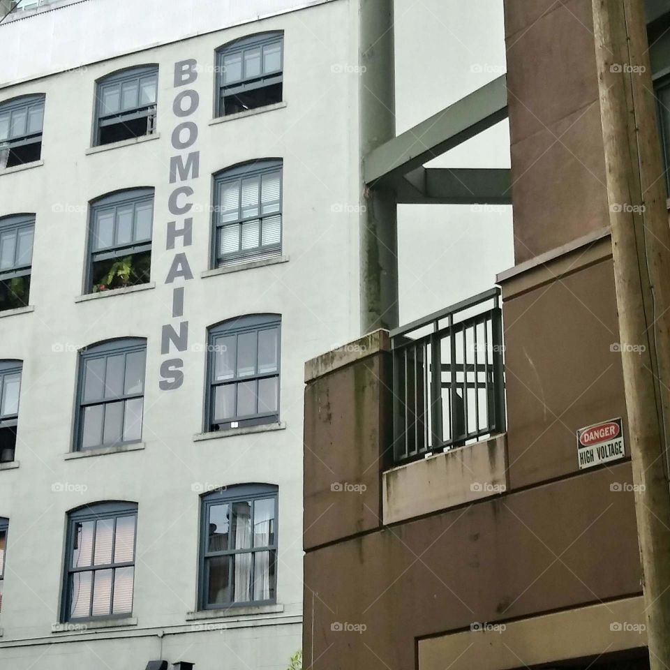 The building is coming down BoomChains