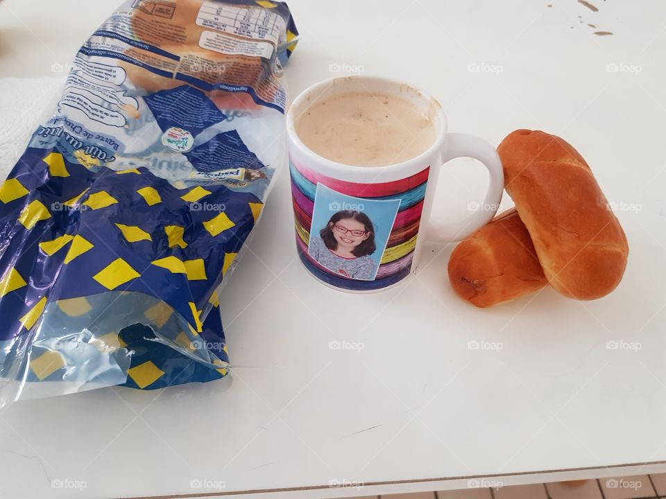 a cup of cappuccino to drink quikly