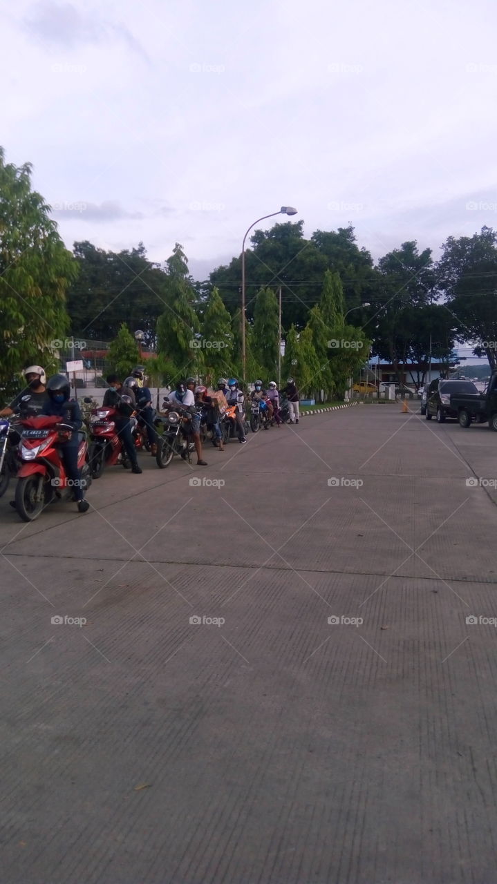 evening atmosphere at the car refueling station